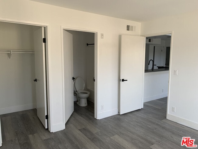 Building Photo - 420 S Harvard Blvd