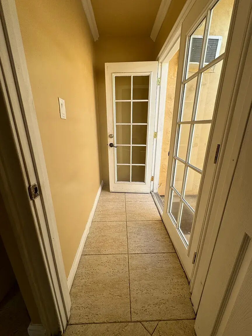 Building Photo - 648 Molinar Ave