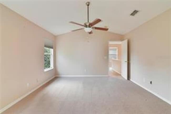 Building Photo - Nice 4/2.5 Home in East Orlando with 2-Car Garage