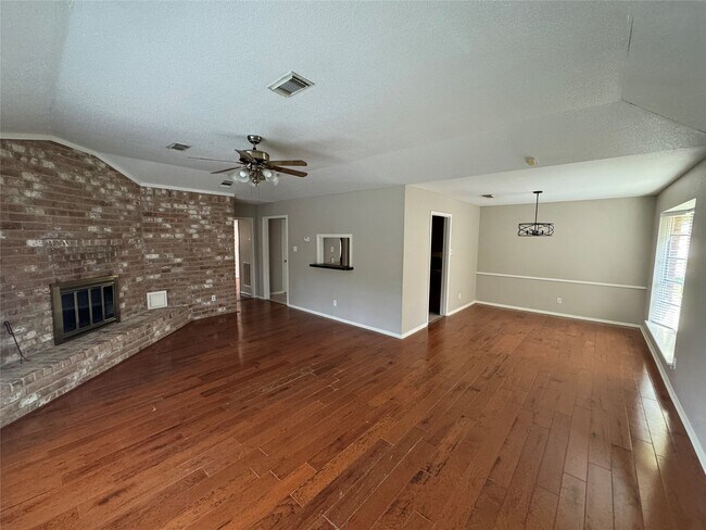 Building Photo - 15810 Hickory Knoll Dr