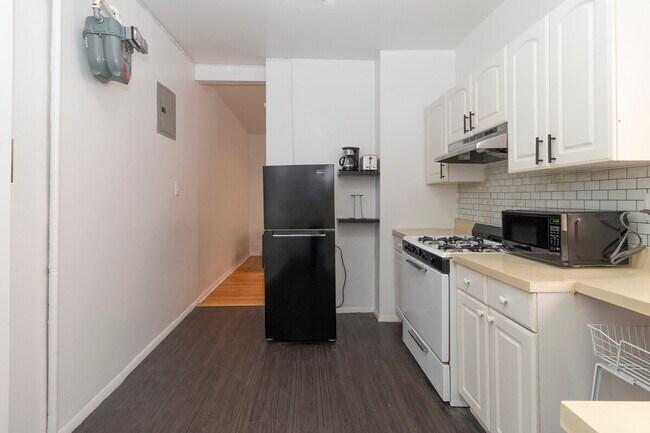 Building Photo - 345 E 94th St