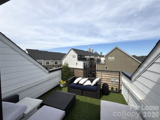 Building Photo - 17023 Soho Dr