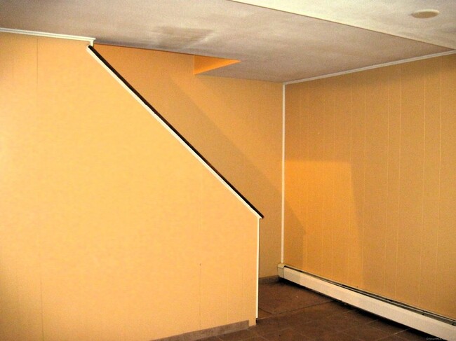 Building Photo - 11 Camelot Dr