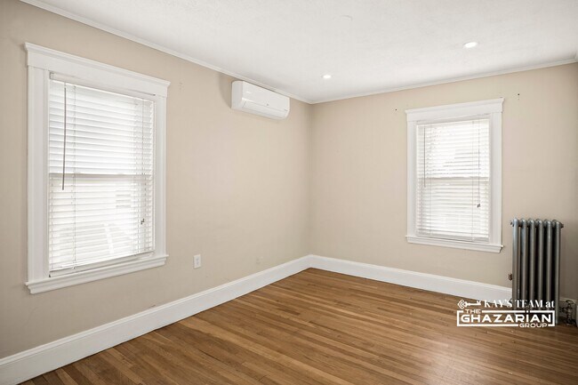 Building Photo - 42 Parsons St