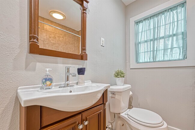 Building Photo - 10601 Willowgrove Dr