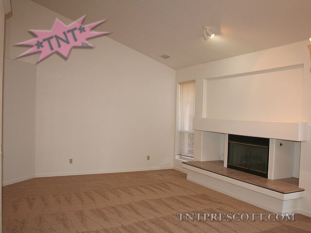 Building Photo - Home in Oaks of the Ranch HOA ~ HOLD