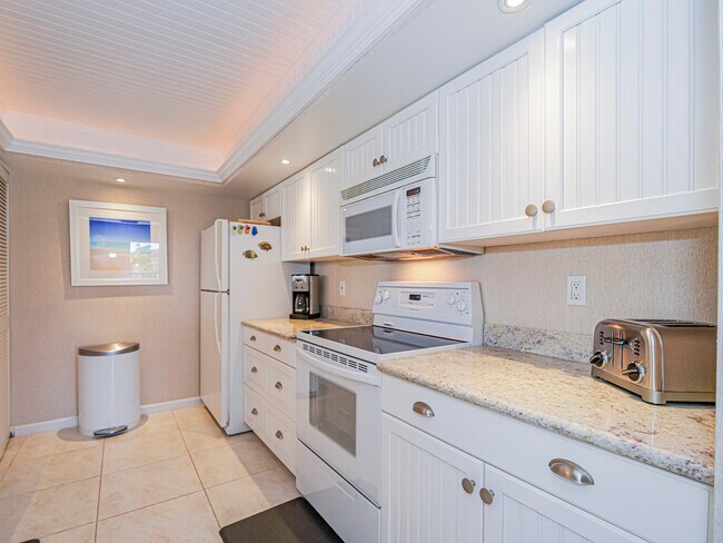Building Photo - 1700 Ocean Dr