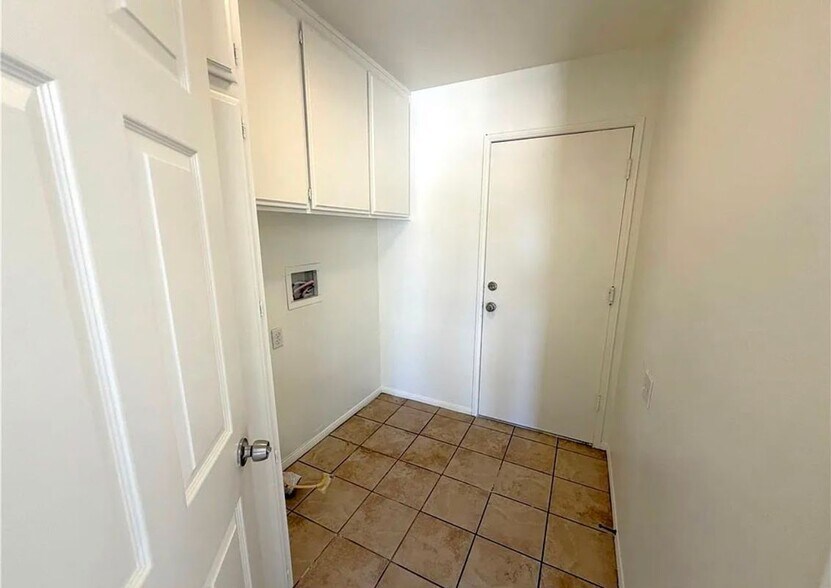 Building Photo - 39843 Amberley Cir
