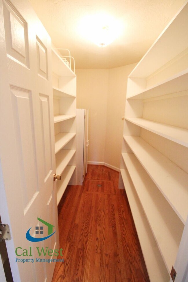 Building Photo - $4895 - Large beautiful 3/2 Home located i...