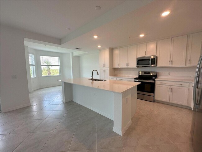 Building Photo - 14131 Heritage Landing Blvd