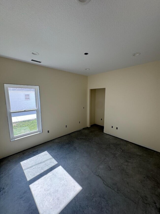 Building Photo - 721 Charlotte Ave