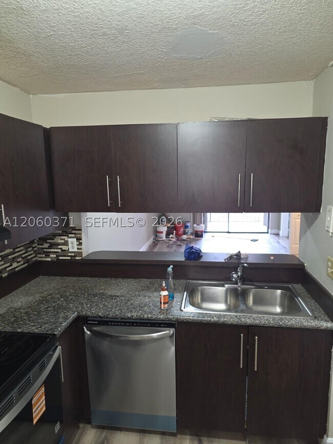 Building Photo - 3399 Foxcroft Rd