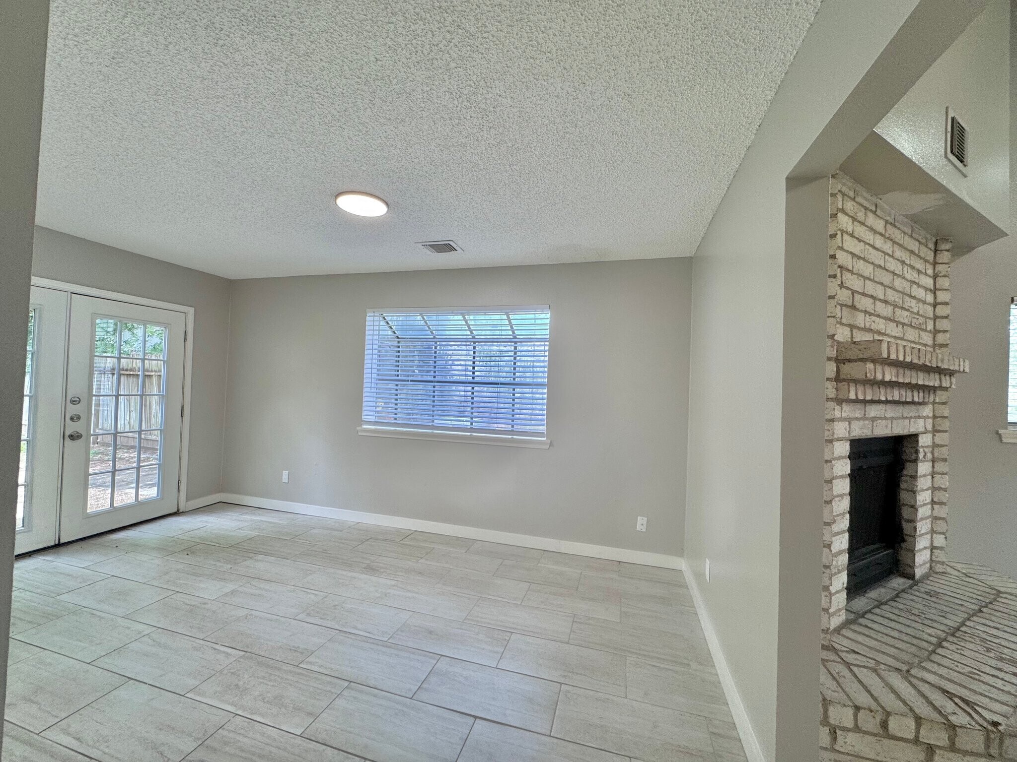 Building Photo - 9414 Crystal Cove Cir