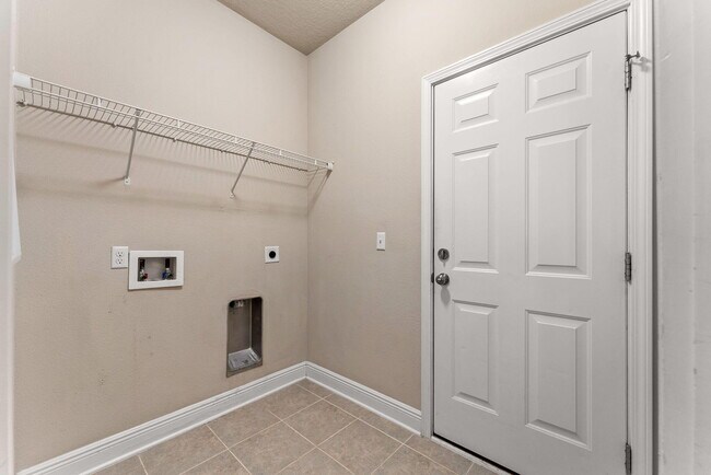 Building Photo - 554 Camellia Ct