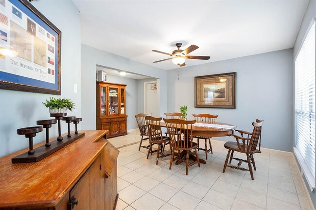 Building Photo - 22206 Meadowrock Dr