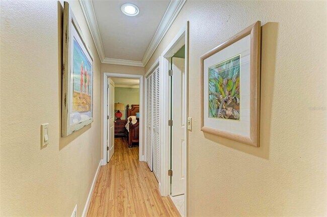 Building Photo - 221 Lookout Point Dr