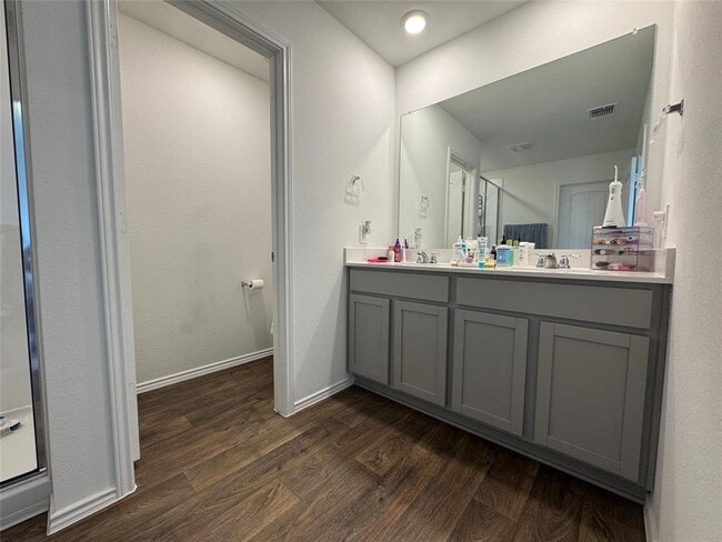 Building Photo - 120 Gerasa Dr