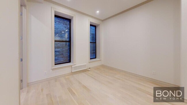 Building Photo - 250 W 91st St