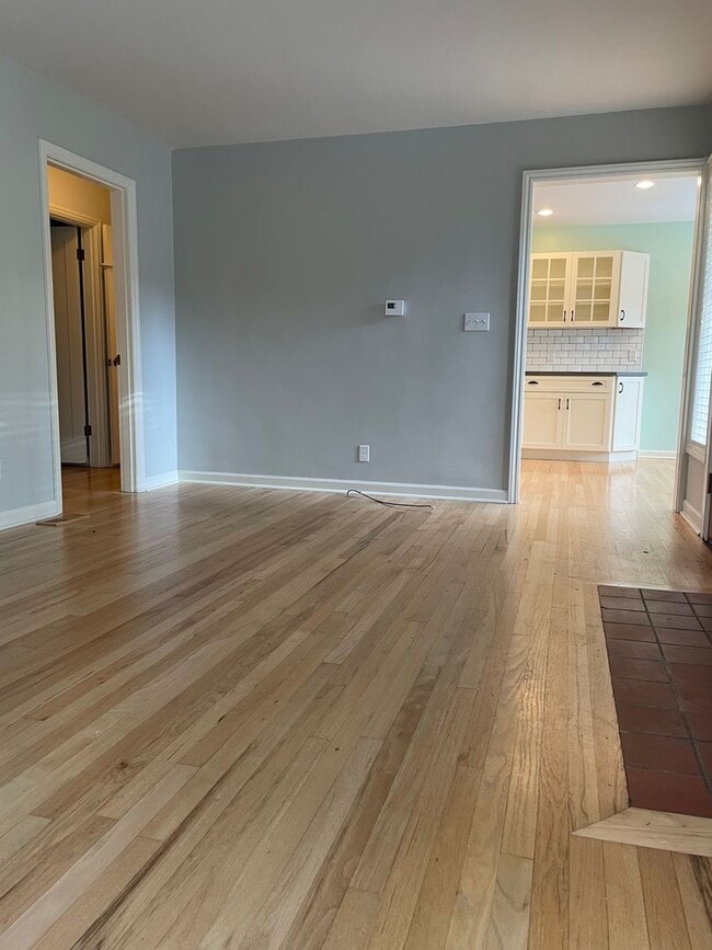Building Photo - Sweet Maple Leaf Home for Lease