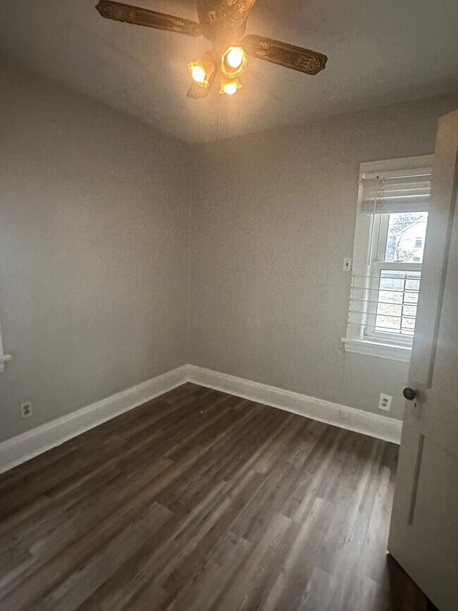 Building Photo - 12801 Farringdon Ave