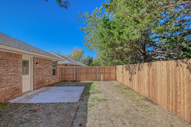 Building Photo - New Construction in Varenna Landing! Storm...