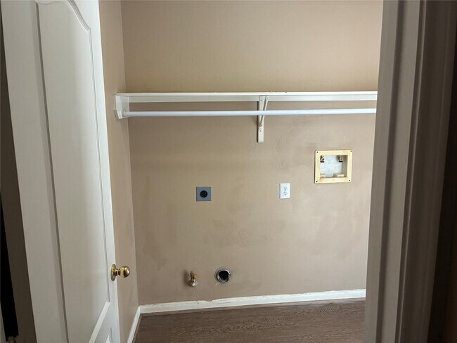 Building Photo - 6214 Channelbrook Ln