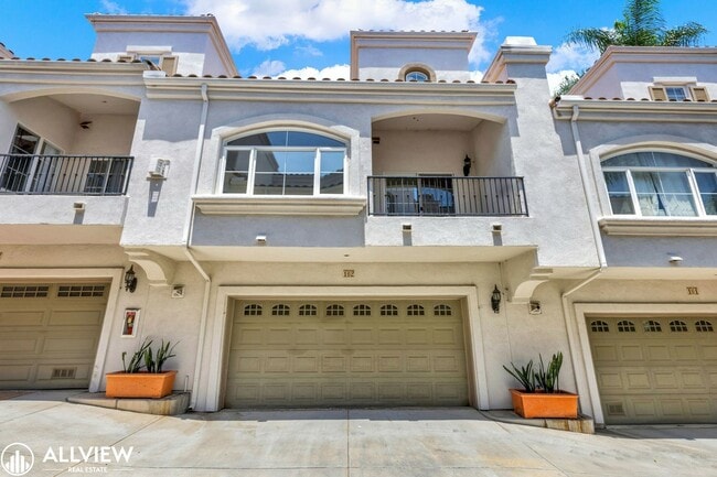 Building Photo - Rare 3-Story Hillcrest Townhome | 3BR/3BA ...