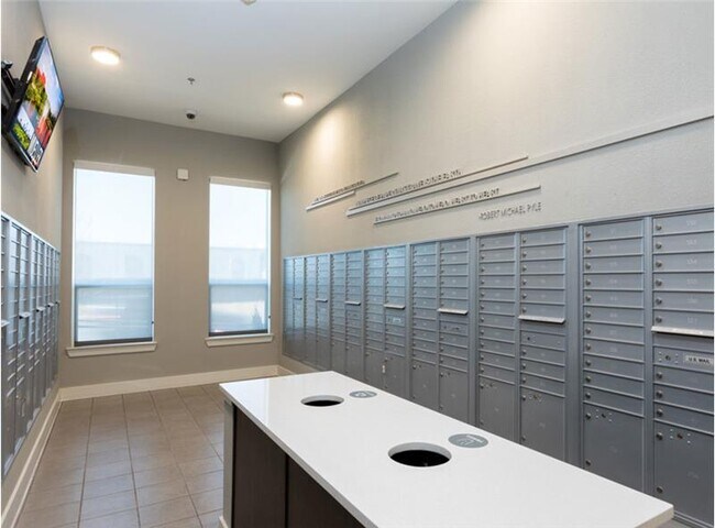 Building Photo - 2402 Aldrich St