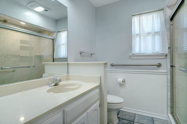 Building Photo - Beautiful Benbrook Home on Quarter Acre