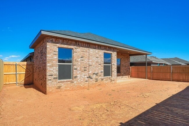 Building Photo - 7116 E County Rd 99