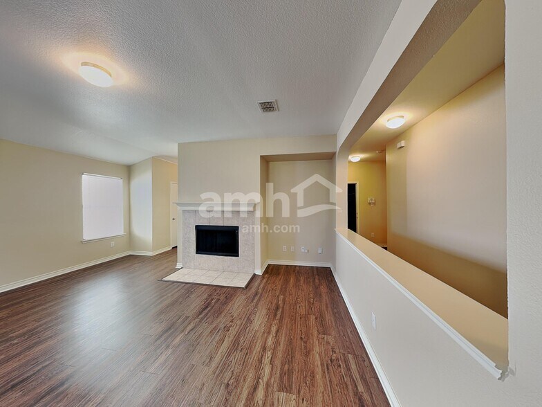 Building Photo - 820 Bee Creek Ln