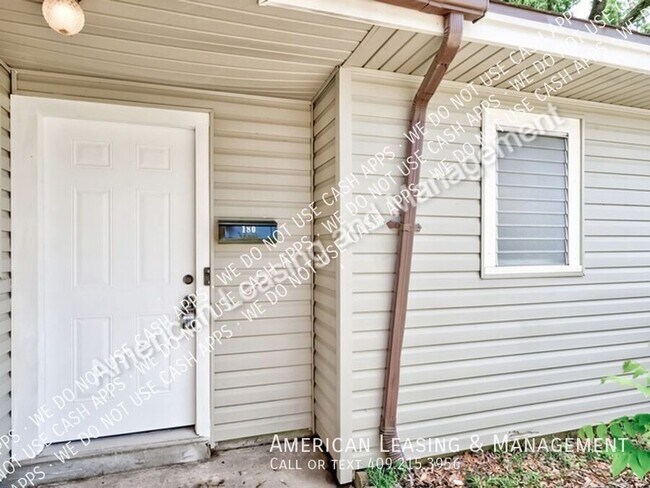 Building Photo - 180 Sparrow Way