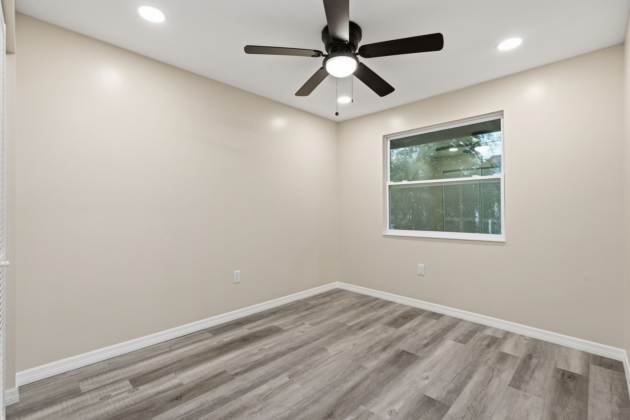 Building Photo - 903 Vine Ave