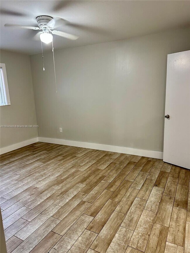 Building Photo - 2565 W 56th St