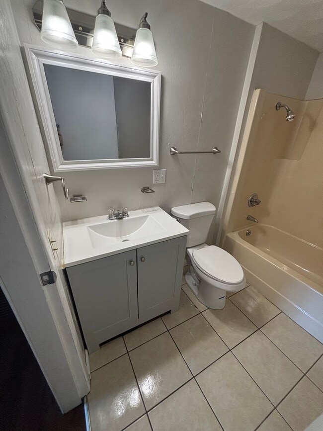 Building Photo - Cozy 3bd/2bth