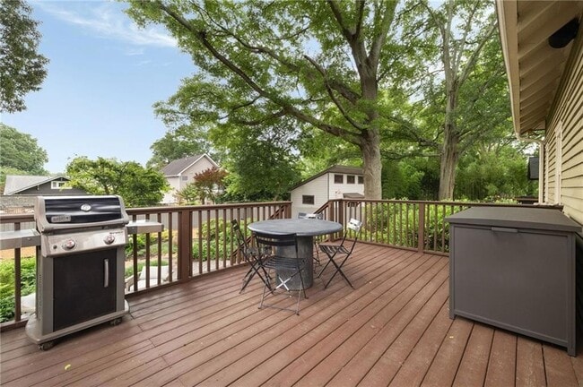 Building Photo - 28 Clay St SE