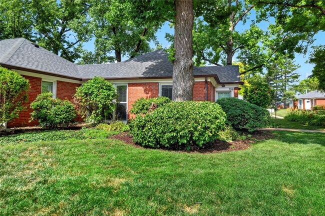 Building Photo - 725 Berick Dr