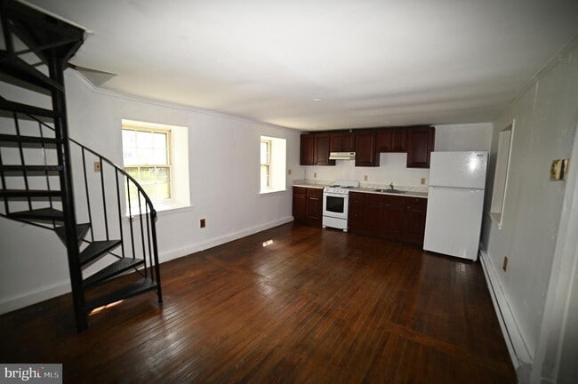 Building Photo - 473 Davis Rd