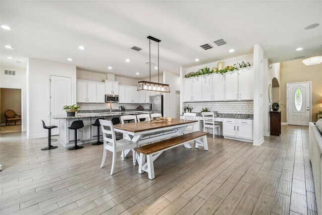 Building Photo - 10627 Mistflower Ln