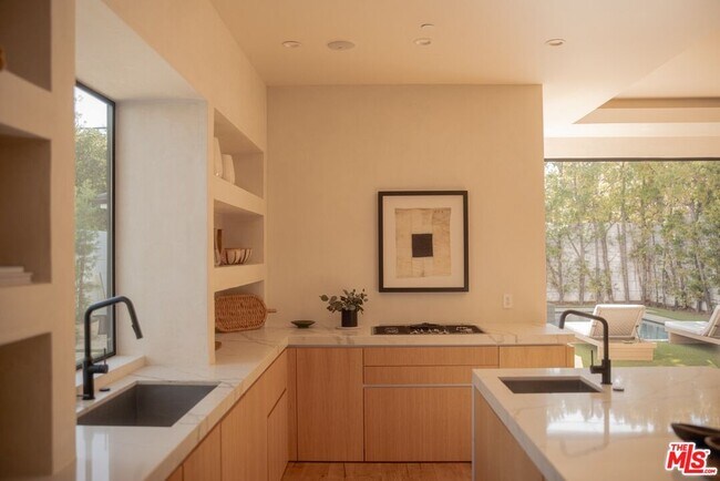 Building Photo - 6546 Colgate Ave