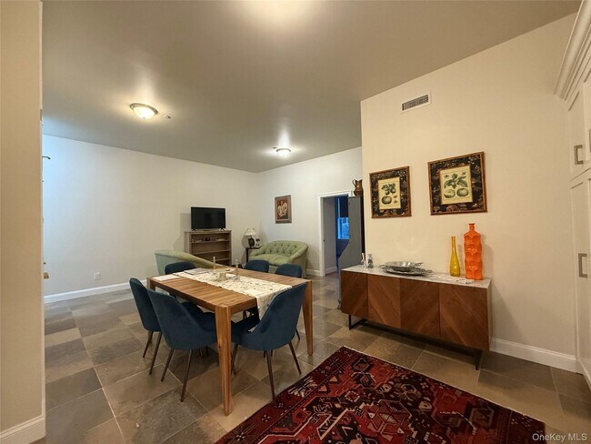 Building Photo - 125 Main St