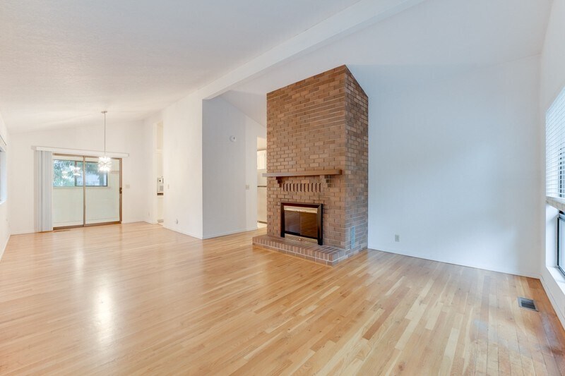 Building Photo - 1614 NE 199th Ct