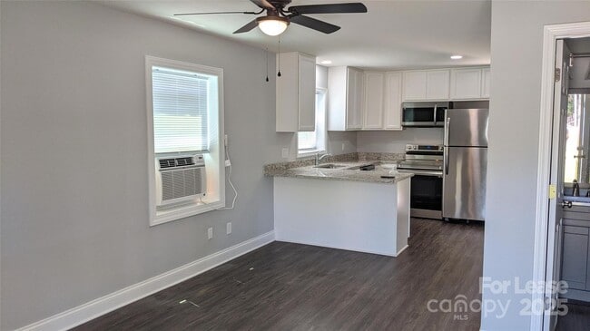 Building Photo - 250 W McNeely Ave