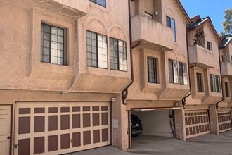 Building Photo - 2307 N Cahuenga Blvd