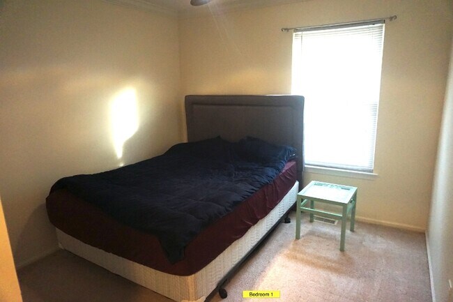 Building Photo - 10 Carlyle Ct