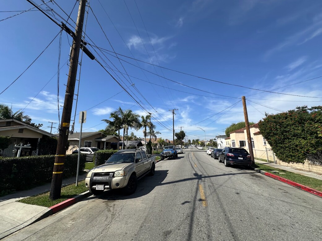 Building Photo - 4064 E 60th St