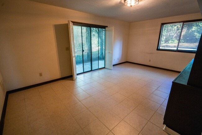 Building Photo - 3322 Robinhood Rd