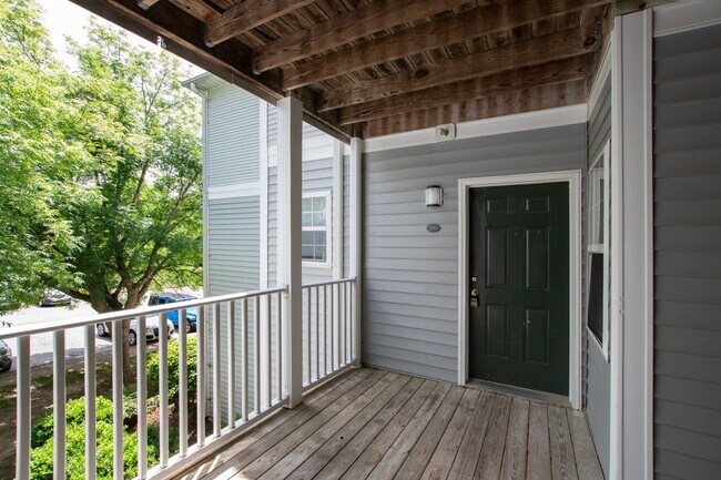 Building Photo - University Woods Retreat: 4 BR/4 Bath minutes to NCSU!