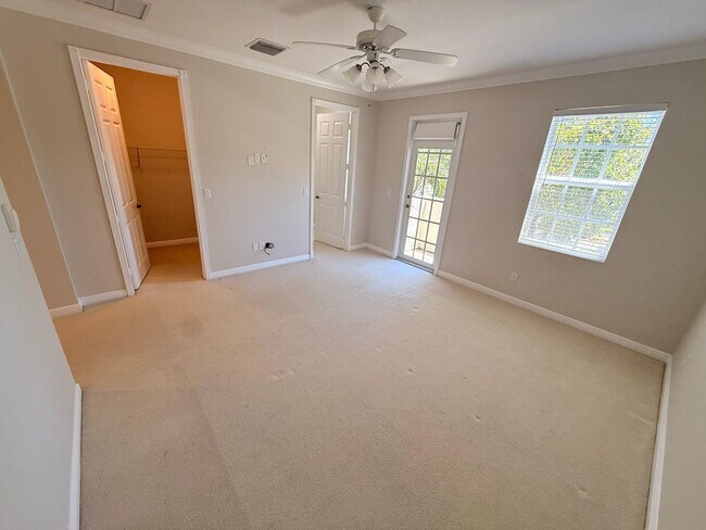 Building Photo - 708 NW 83rd Pl