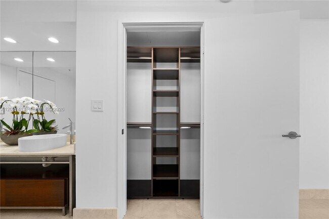 Building Photo - 16275 Collins Ave